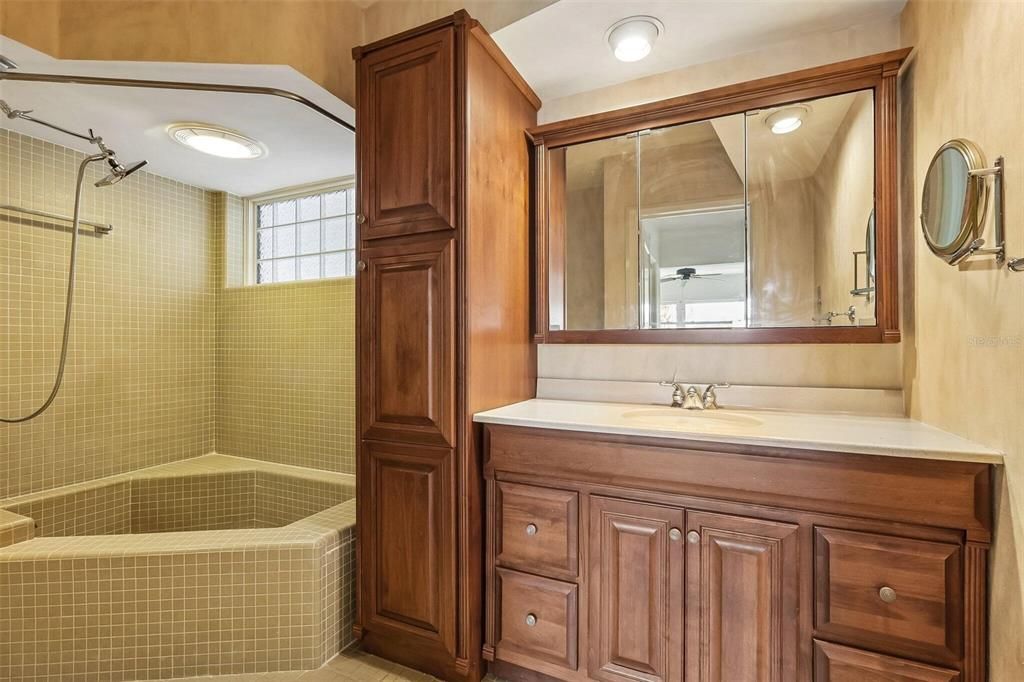 For Rent: $2,400 (2 beds, 2 baths, 1534 Square Feet)