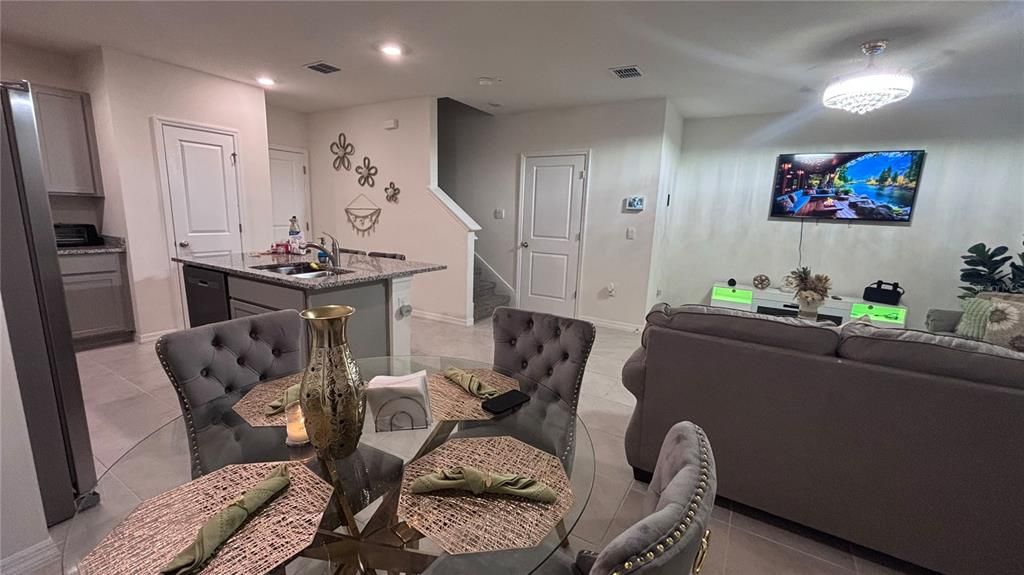 For Rent: $2,195 (3 beds, 2 baths, 1551 Square Feet)