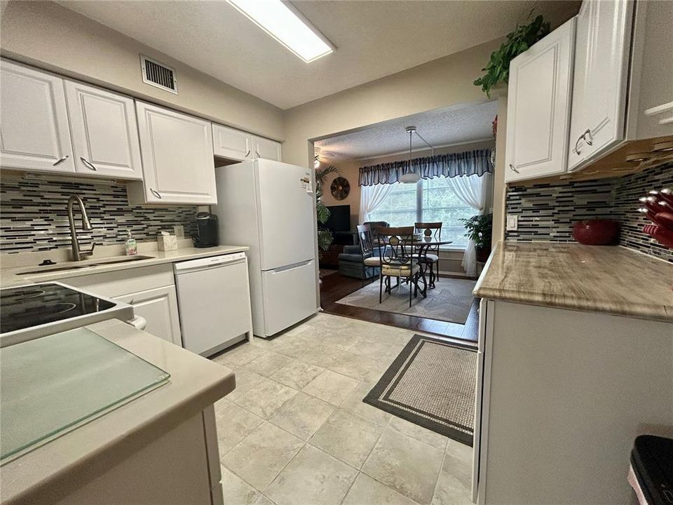 На продажу: $157,500 (2 спален, 2 ванн, 1100 Квадратных фут)