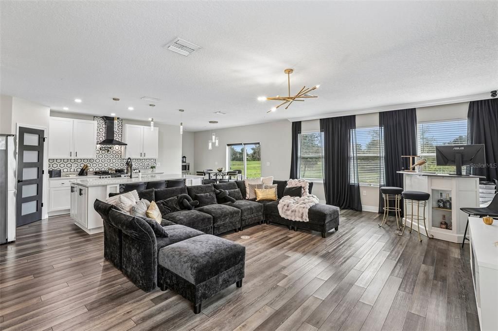 For Sale: $499,900 (4 beds, 2 baths, 3158 Square Feet)