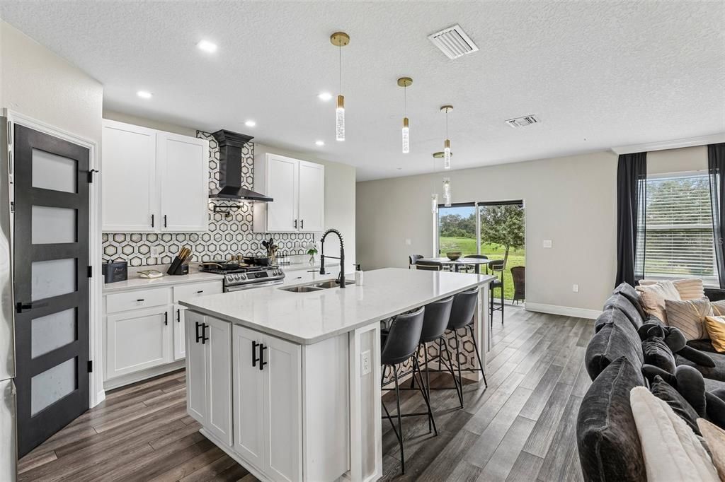 For Sale: $499,900 (4 beds, 2 baths, 3158 Square Feet)