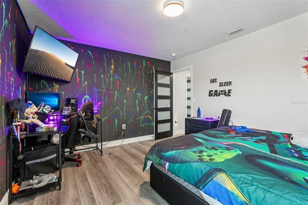For Sale: $499,900 (4 beds, 2 baths, 3158 Square Feet)