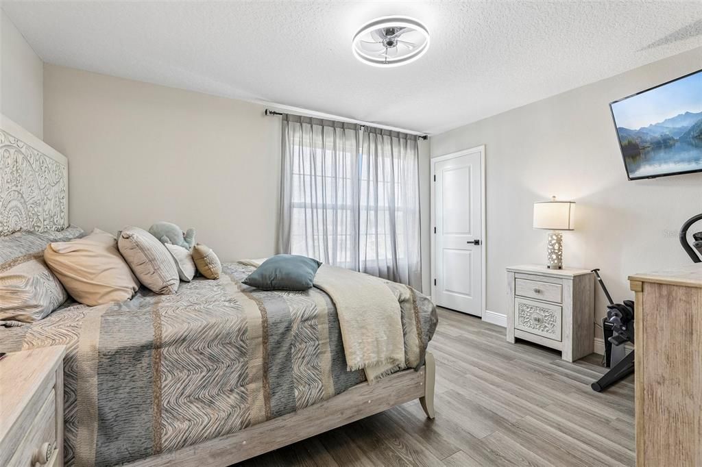 For Sale: $499,900 (4 beds, 2 baths, 3158 Square Feet)
