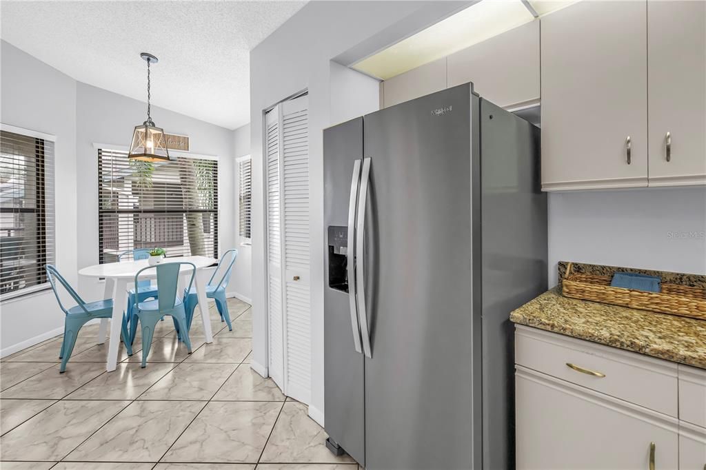 For Sale: $265,000 (2 beds, 2 baths, 1174 Square Feet)