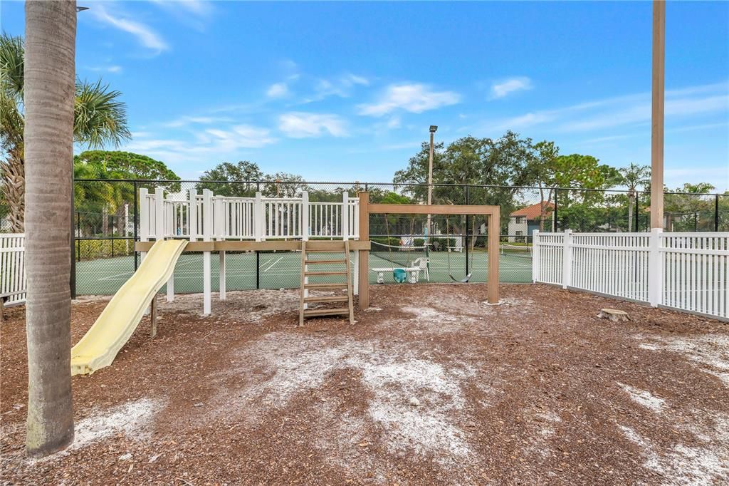 For Sale: $265,000 (2 beds, 2 baths, 1174 Square Feet)