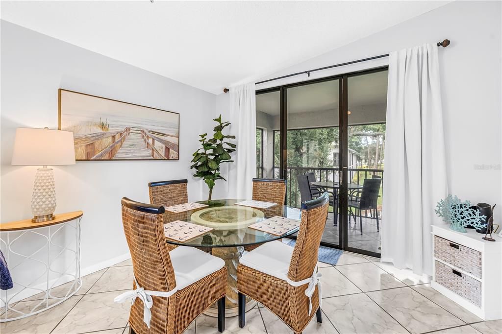 For Sale: $265,000 (2 beds, 2 baths, 1174 Square Feet)