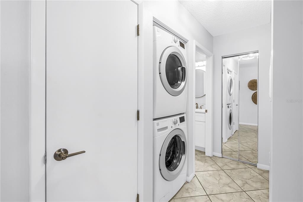 For Sale: $265,000 (2 beds, 2 baths, 1174 Square Feet)