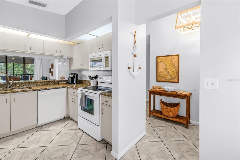 For Sale: $265,000 (2 beds, 2 baths, 1174 Square Feet)