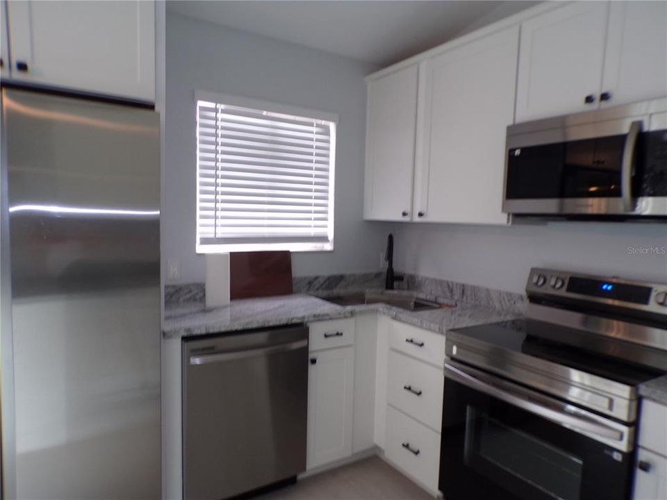 В аренду: $1,900 (2 спален, 2 ванн, 988 Квадратных фут)