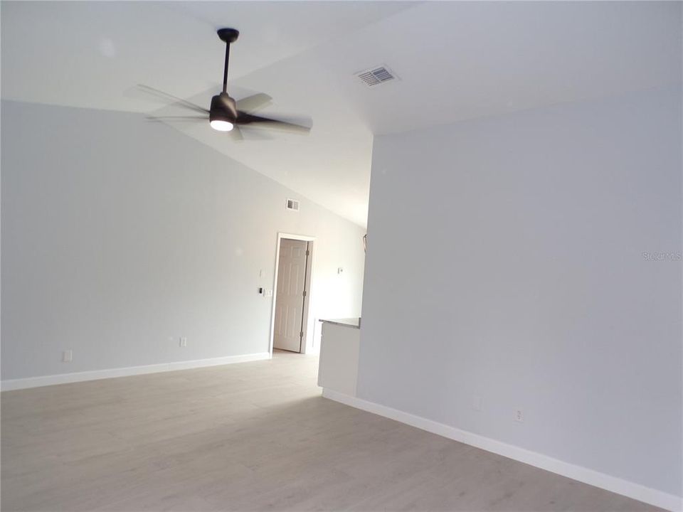 В аренду: $1,900 (2 спален, 2 ванн, 988 Квадратных фут)