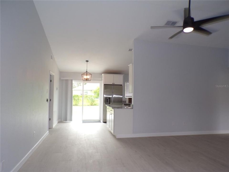 В аренду: $1,900 (2 спален, 2 ванн, 988 Квадратных фут)