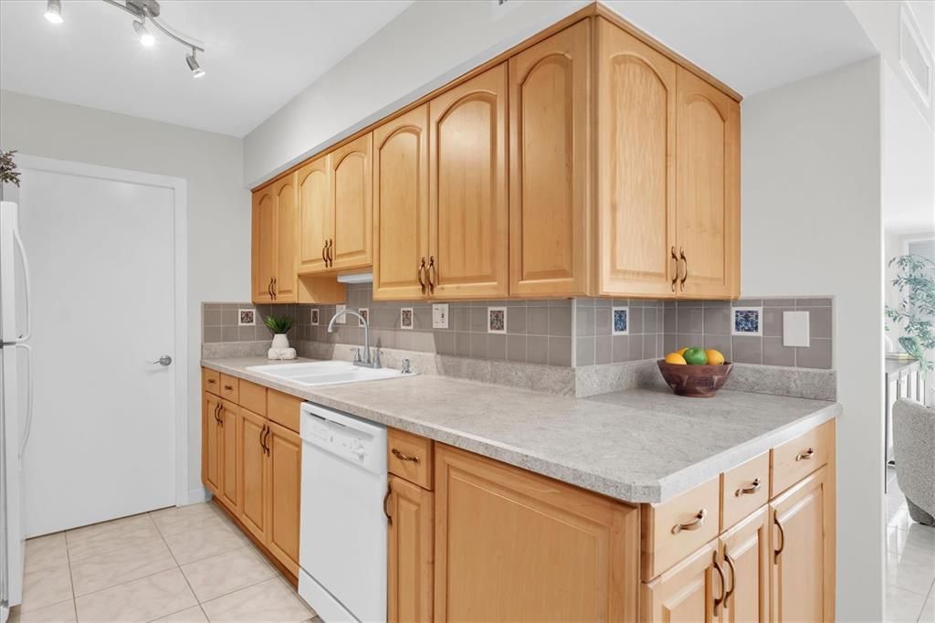En Venta: $319,900 (2 camas, 2 baños, 1100 Pies cuadrados)