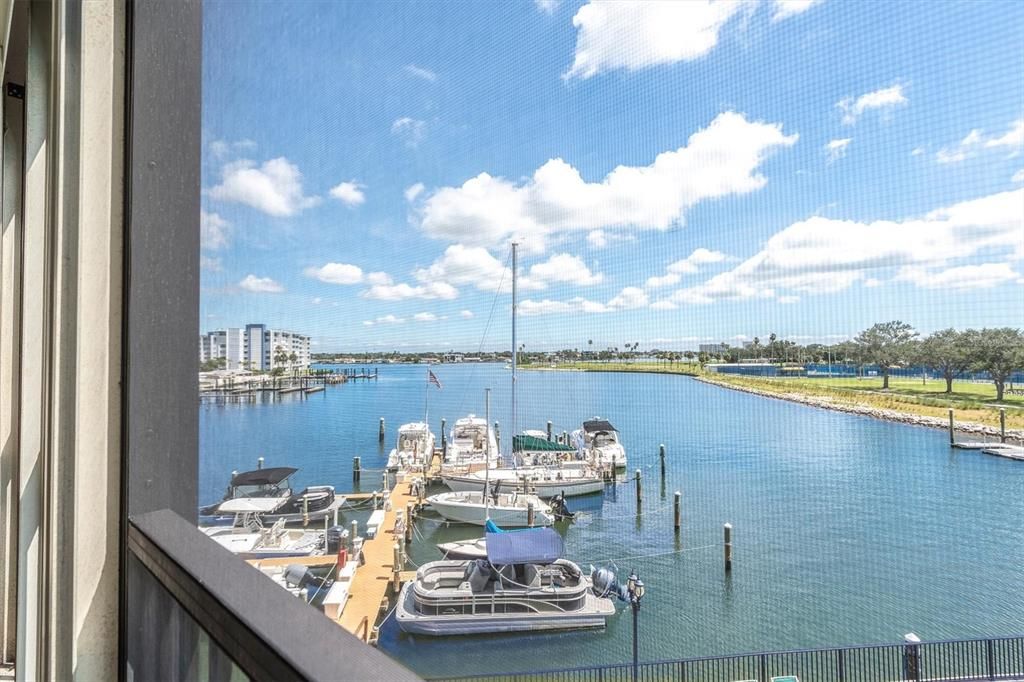 En Venta: $319,900 (2 camas, 2 baños, 1100 Pies cuadrados)