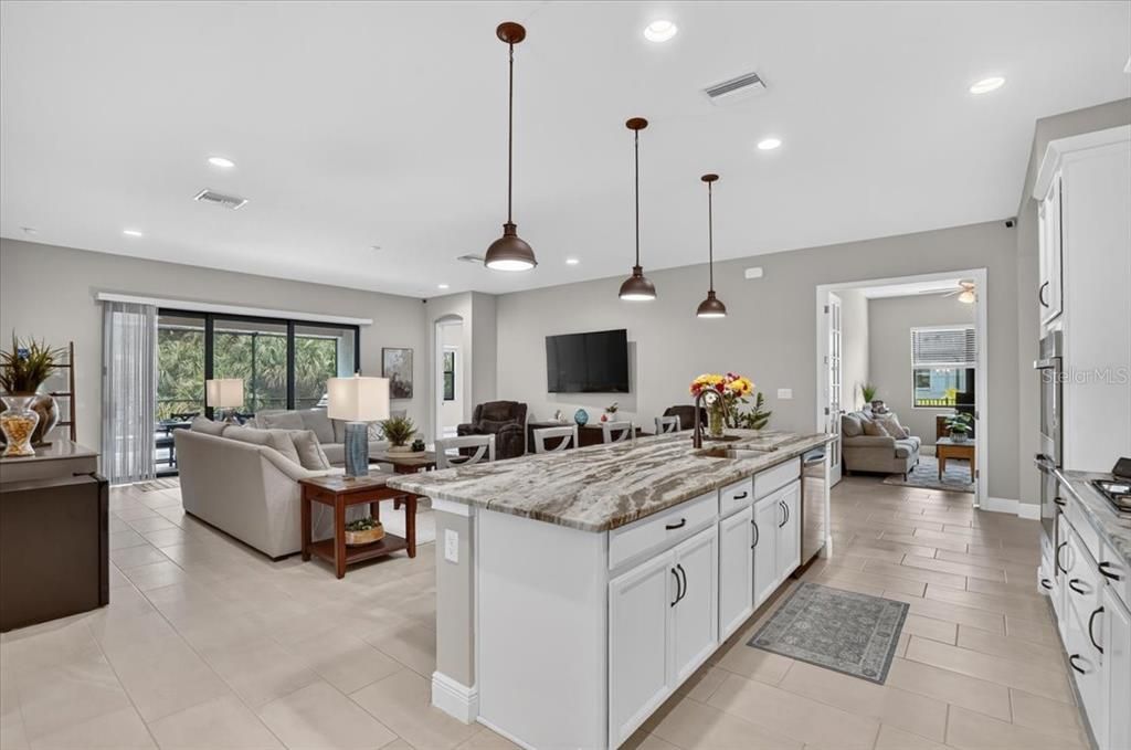 For Sale: $765,000 (4 beds, 3 baths, 2800 Square Feet)