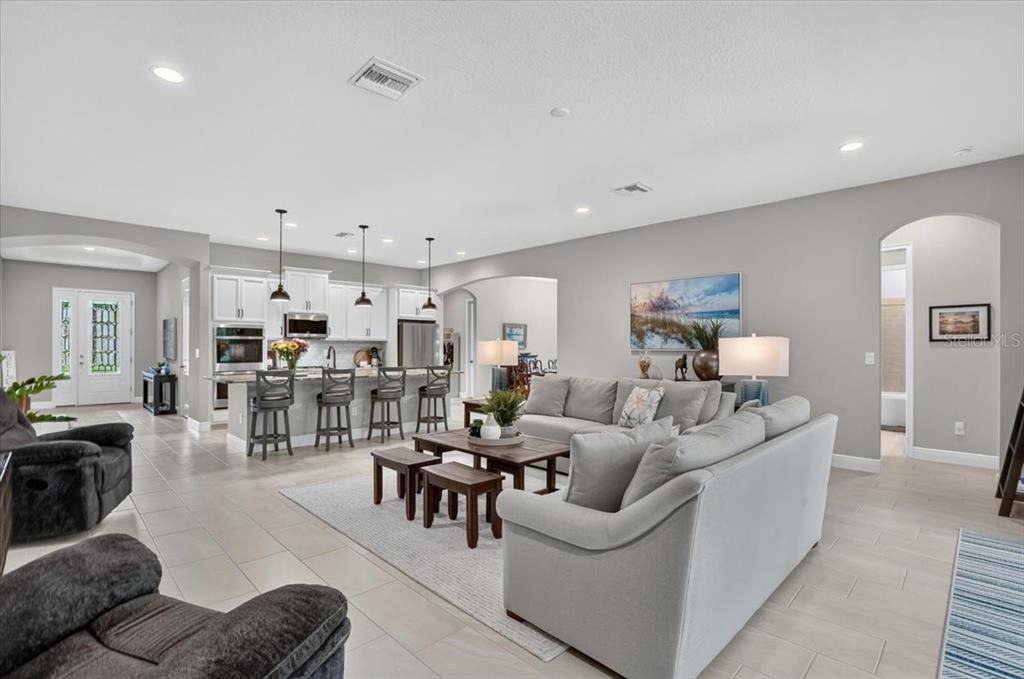 For Sale: $765,000 (4 beds, 3 baths, 2800 Square Feet)