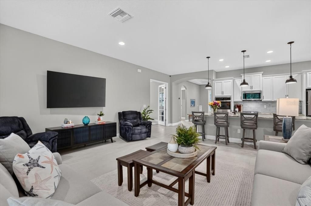 For Sale: $765,000 (4 beds, 3 baths, 2800 Square Feet)