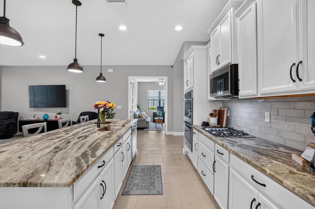 For Sale: $765,000 (4 beds, 3 baths, 2800 Square Feet)