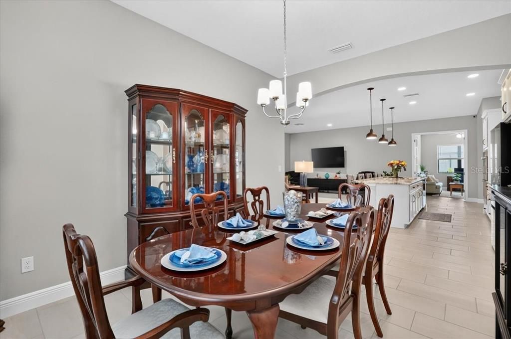For Sale: $765,000 (4 beds, 3 baths, 2800 Square Feet)