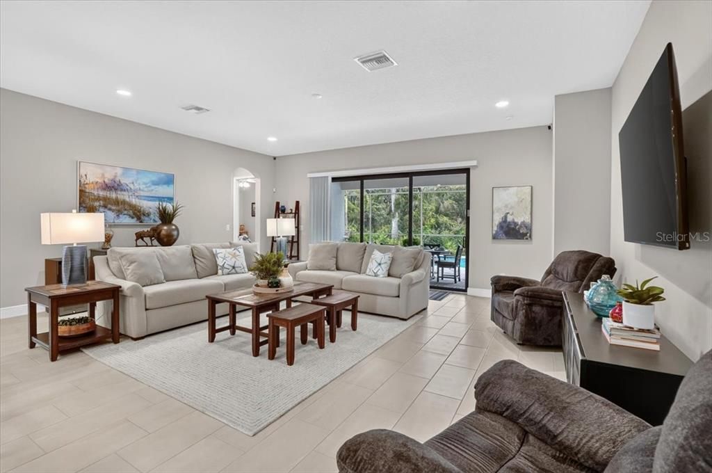 For Sale: $765,000 (4 beds, 3 baths, 2800 Square Feet)