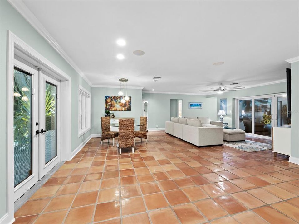 На продажу: $1,650,000 (3 спален, 2 ванн, 2308 Квадратных фут)