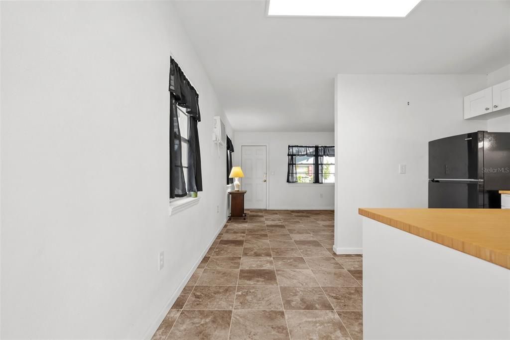 For Sale: $210,000 (2 beds, 1 baths, 720 Square Feet)