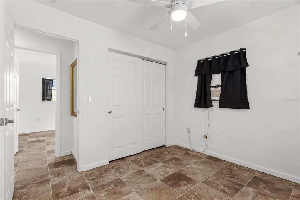 For Sale: $210,000 (2 beds, 1 baths, 720 Square Feet)