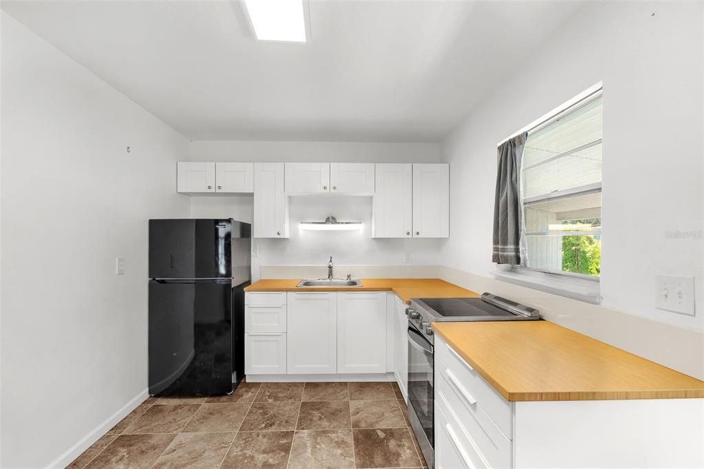 For Sale: $210,000 (2 beds, 1 baths, 720 Square Feet)