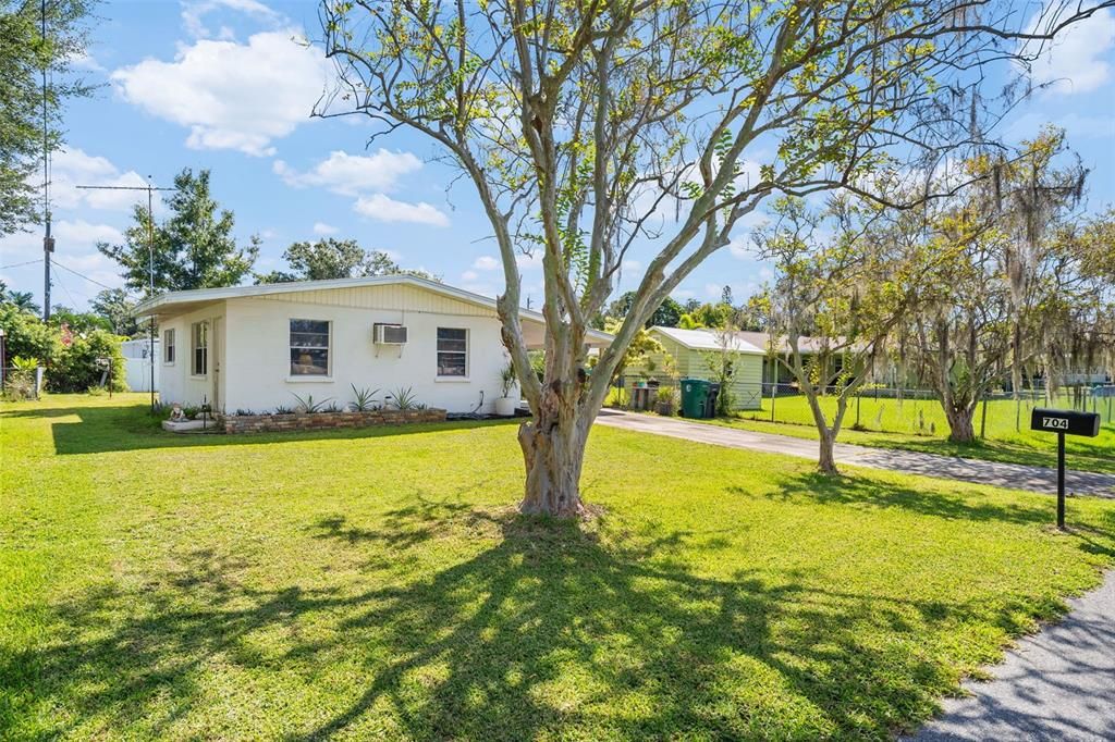 For Sale: $210,000 (2 beds, 1 baths, 720 Square Feet)