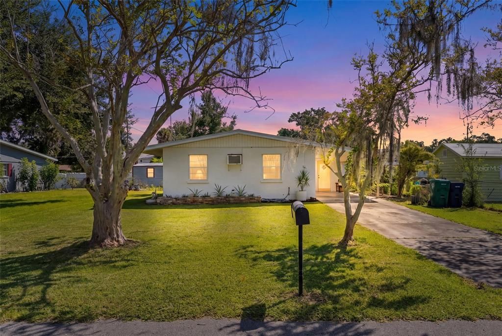 For Sale: $210,000 (2 beds, 1 baths, 720 Square Feet)