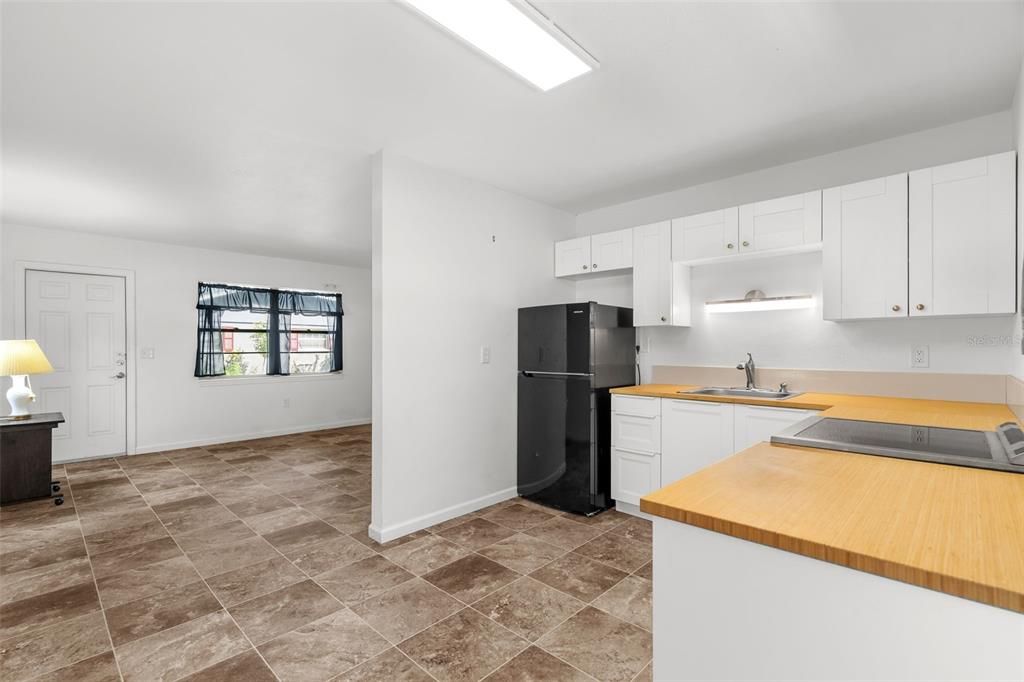 For Sale: $210,000 (2 beds, 1 baths, 720 Square Feet)