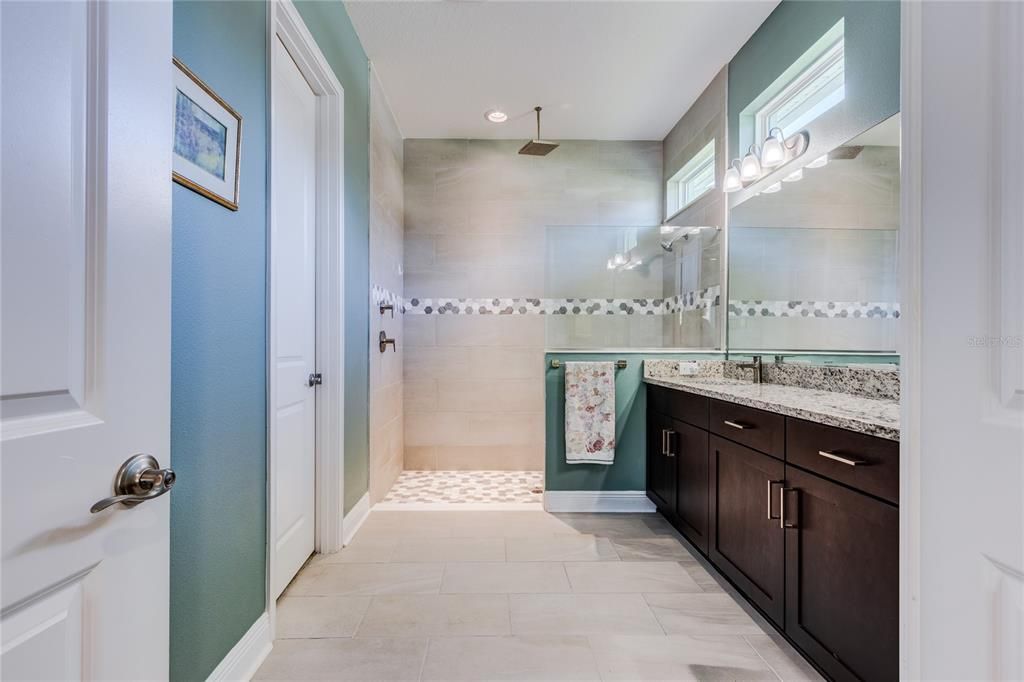 For Sale: $825,000 (4 beds, 3 baths, 2555 Square Feet)