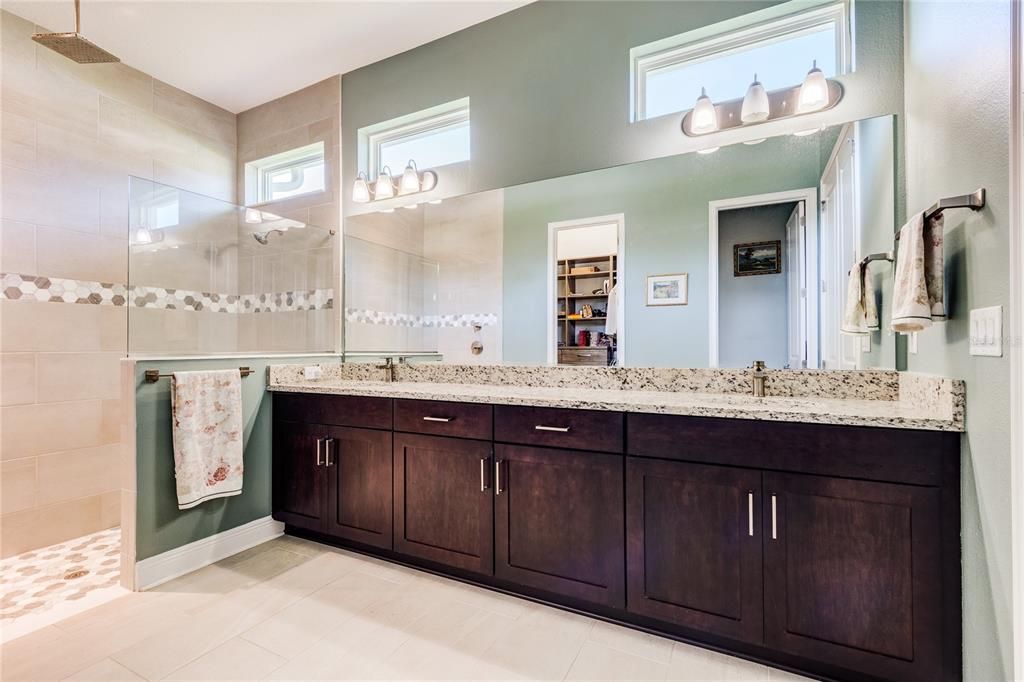 For Sale: $825,000 (4 beds, 3 baths, 2555 Square Feet)