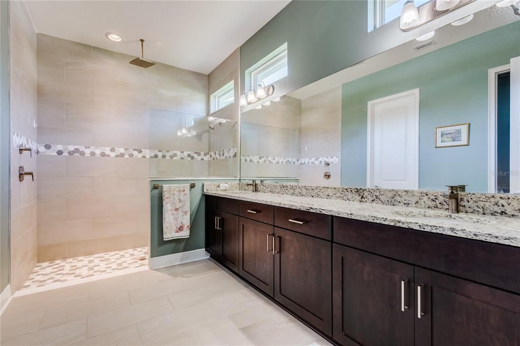 For Sale: $825,000 (4 beds, 3 baths, 2555 Square Feet)