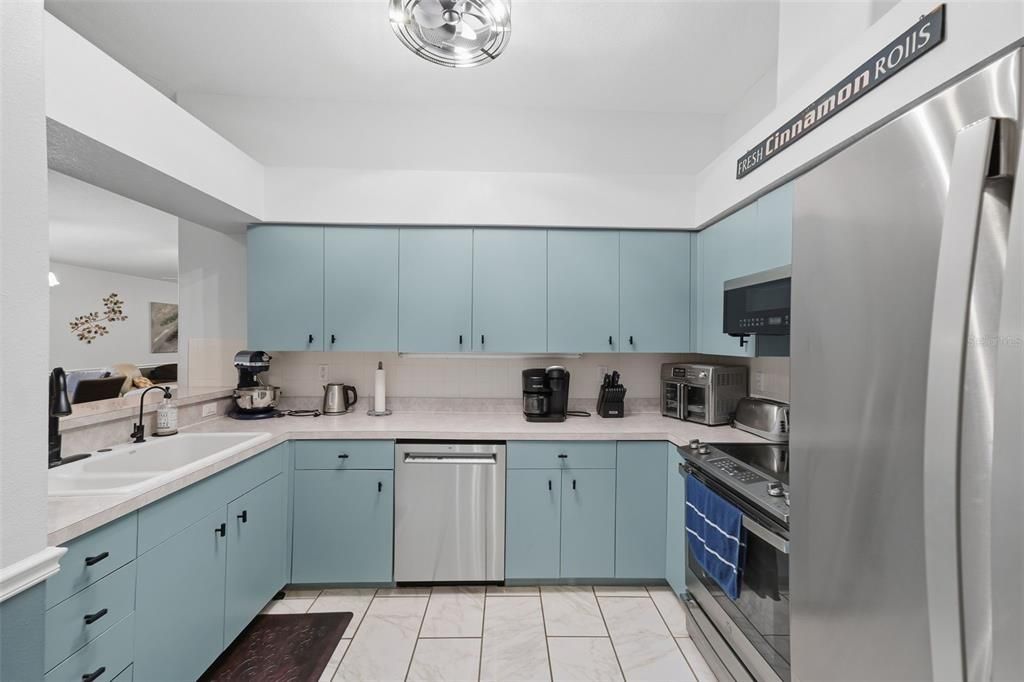 На продажу: $255,999 (2 спален, 2 ванн, 1228 Квадратных фут)