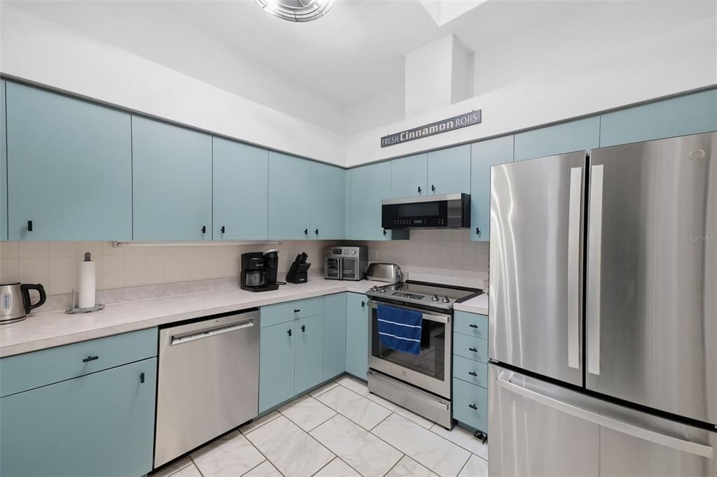 На продажу: $255,999 (2 спален, 2 ванн, 1228 Квадратных фут)