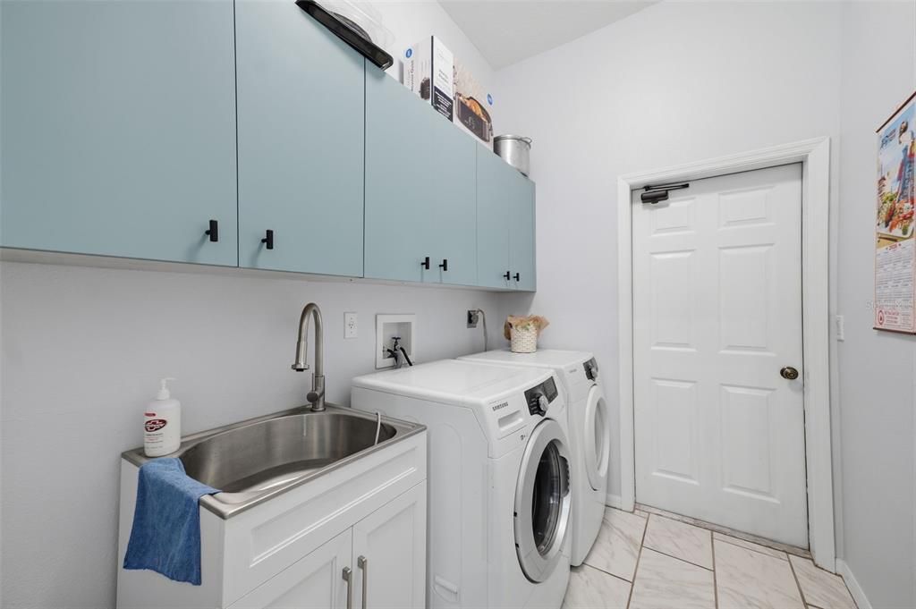 На продажу: $255,999 (2 спален, 2 ванн, 1228 Квадратных фут)