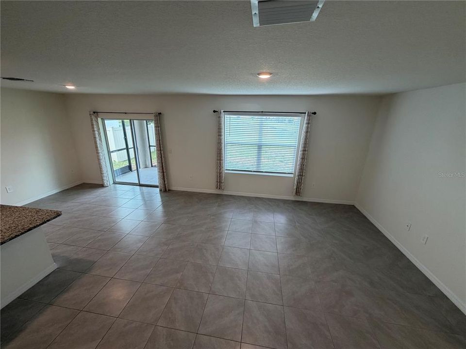 En Renta: $3,300 (5 camas, 3 baños, 2605 Pies cuadrados)