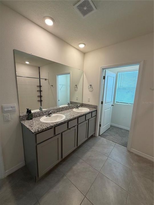En Renta: $3,300 (5 camas, 3 baños, 2605 Pies cuadrados)