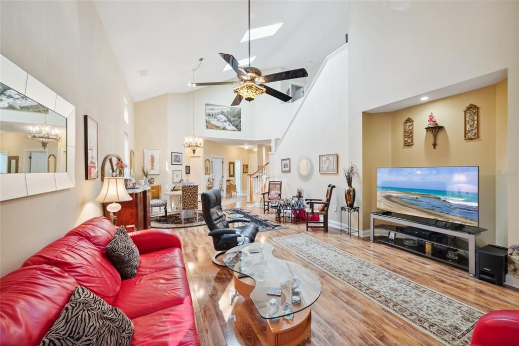 En Venta: $449,000 (3 camas, 2 baños, 2066 Pies cuadrados)