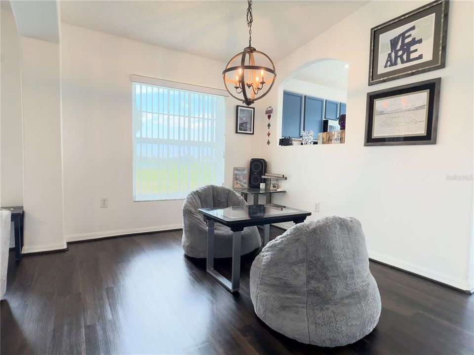 For Sale: $199,900 (3 beds, 2 baths, 1136 Square Feet)