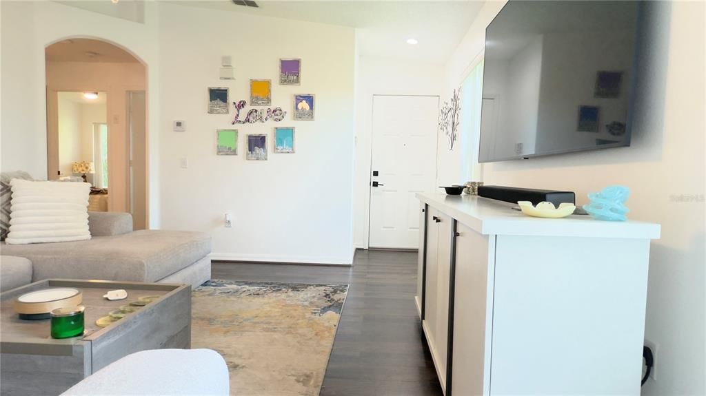 For Sale: $199,900 (3 beds, 2 baths, 1136 Square Feet)