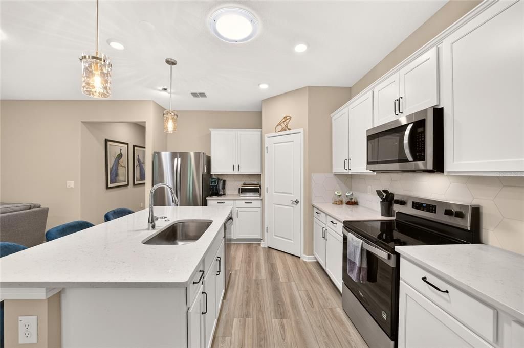 For Sale: $434,900 (3 beds, 2 baths, 1697 Square Feet)