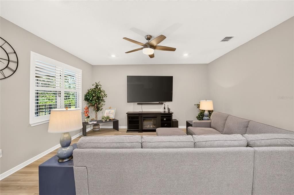 For Sale: $434,900 (3 beds, 2 baths, 1697 Square Feet)