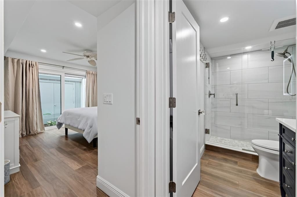 For Sale: $1,090,000 (2 beds, 2 baths, 1217 Square Feet)