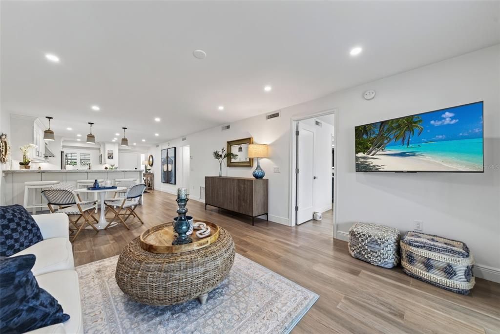 For Sale: $1,090,000 (2 beds, 2 baths, 1217 Square Feet)