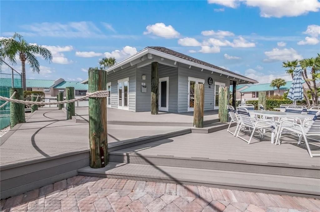 For Sale: $1,090,000 (2 beds, 2 baths, 1217 Square Feet)