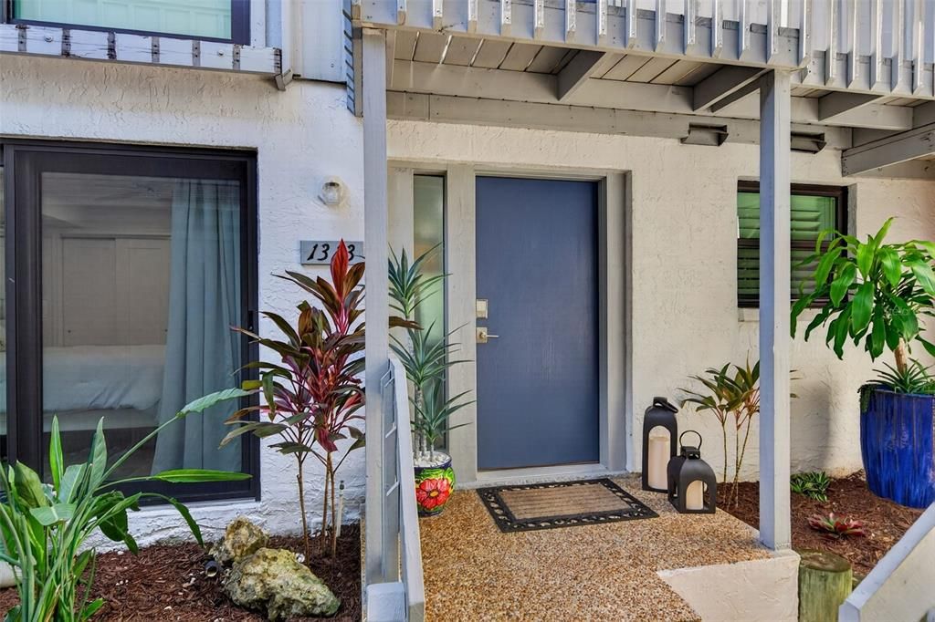 For Sale: $1,090,000 (2 beds, 2 baths, 1217 Square Feet)