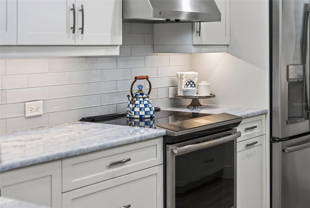 For Sale: $1,090,000 (2 beds, 2 baths, 1217 Square Feet)