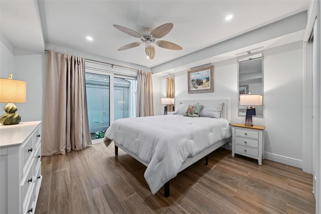 For Sale: $1,090,000 (2 beds, 2 baths, 1217 Square Feet)