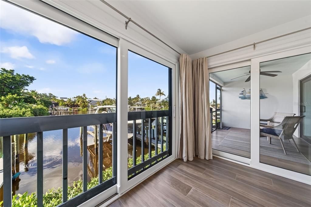 For Sale: $1,090,000 (2 beds, 2 baths, 1217 Square Feet)